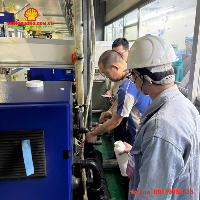 Hồng Dương hỗ trợ xử lý sự cố dầu thủy lực nhanh & chuẩn kỹ thuật Hồng Dương hỗ trợ xử lý sự cố dầu thủy lực nhanh & chuẩn kỹ thuật