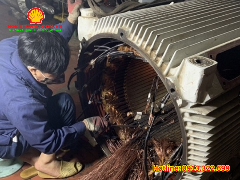 Khi nào nên thay dầu máy nén khí Shell Corena? Hướng dẫn kỹ thuật Khi nào nên thay dầu máy nén khí Shell Corena