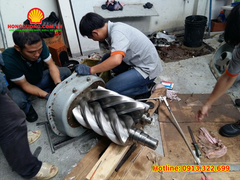 Khi nào nên thay dầu máy nén khí Shell Corena? Hướng dẫn kỹ thuật Khi nào nên thay dầu máy nén khí Shell Corena