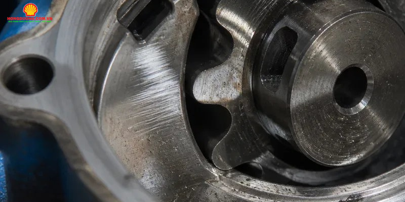 Bơm thủy lực bị xước do đâu? Cách xử lý hiệu quả bom thuy luc bi xuoc 4