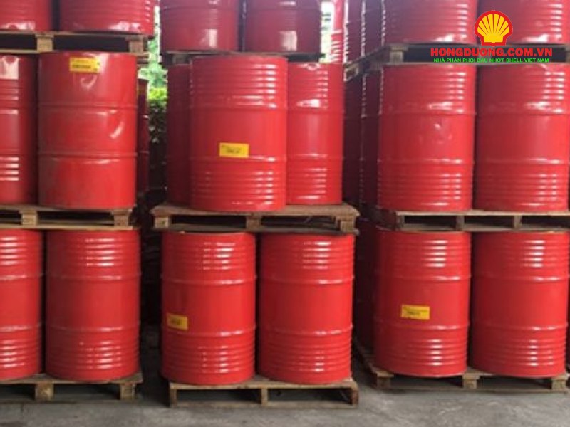 Chi phí bôi trơn nhà máy gồm những gì và cách tính cho đúng? Kho chứa phuy dầu nhớt công nghiệp xếp trên pallet